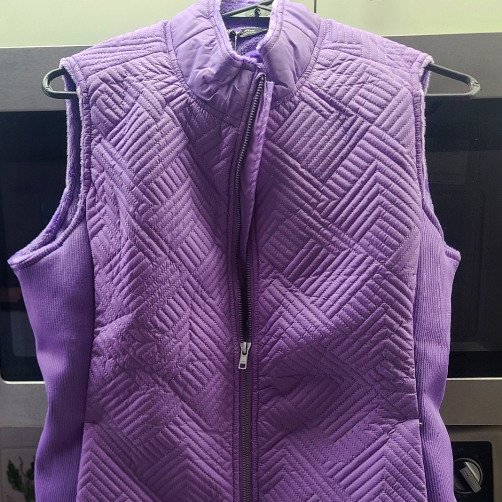 Level wear ladies golf vest nwt